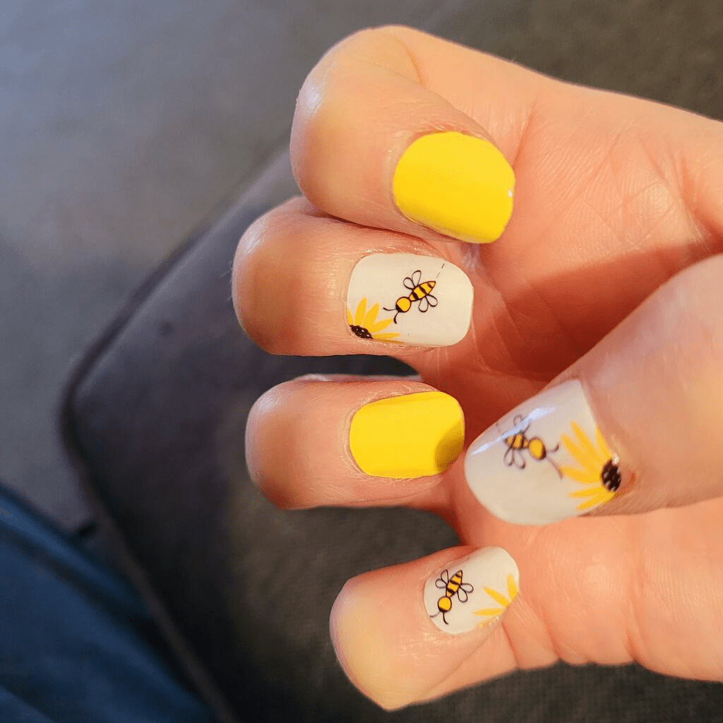 Holy Grail Nail Non-UV Nail Wraps Buzzy Bumble - Holy Classics (Non-UV Nail Wraps)