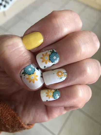 Holy Grail Nail Non-UV Nail Wraps Mellow Yellow - Holy Classics (Non-UV Nail Wraps)