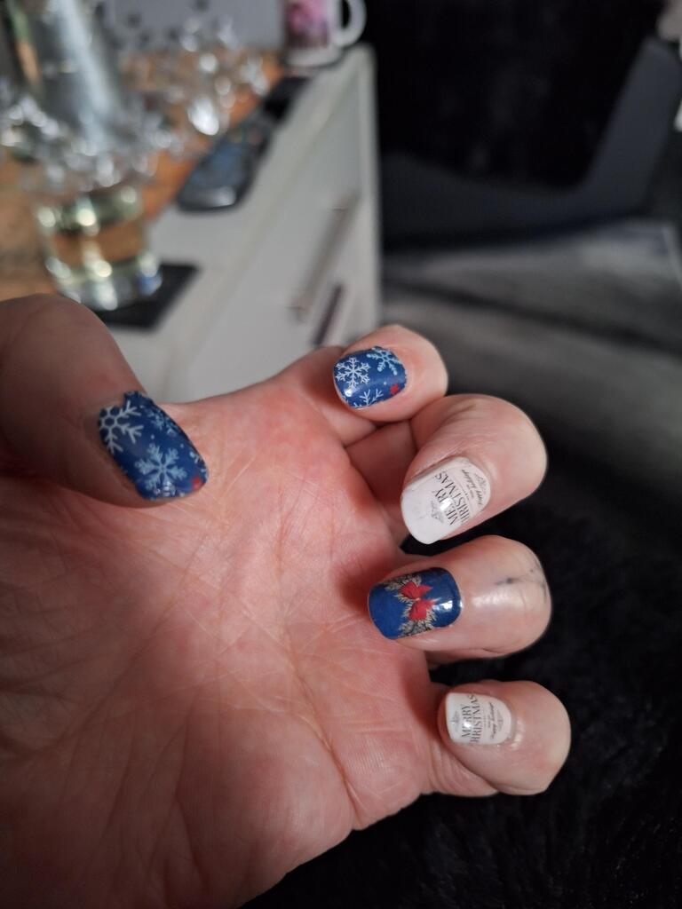 Holy Grail Nail Non-UV Nail Wraps Merry and Bright - Holy Classics (Non-UV Nail Wraps)