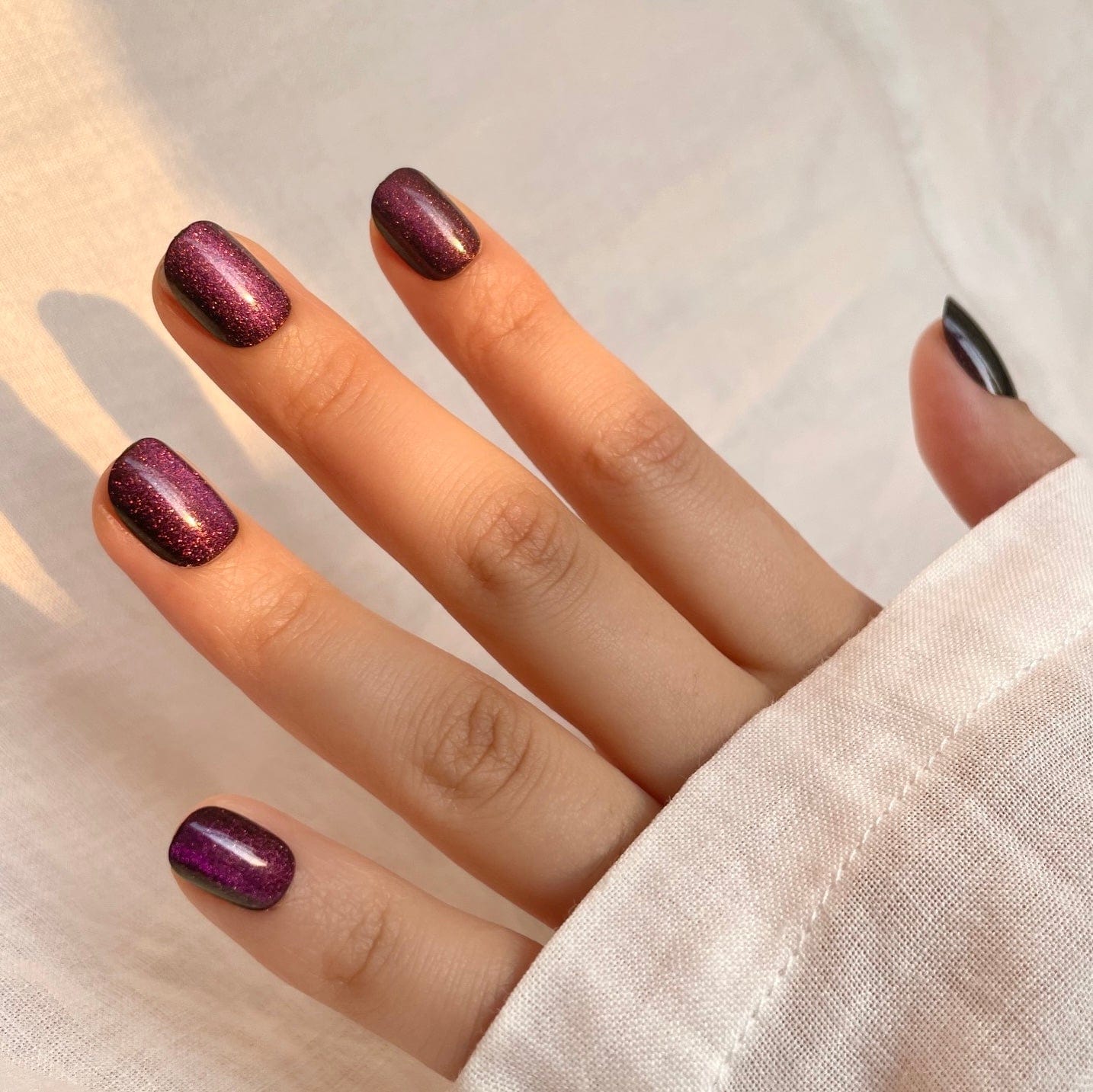 Holy Grail Nail press on Luxe Life (Cat's Eye) Soft Gel Press Ons (Extra Short Natural)