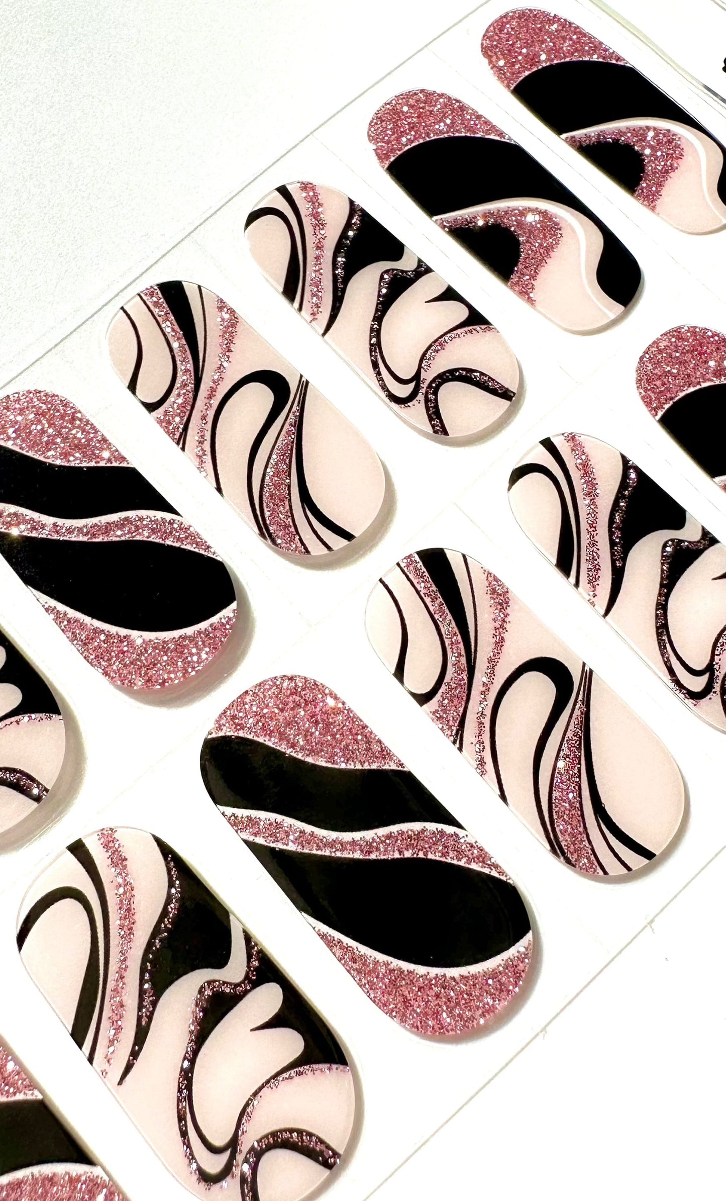 Holy Grail Nail Queen Of The Night - Gels