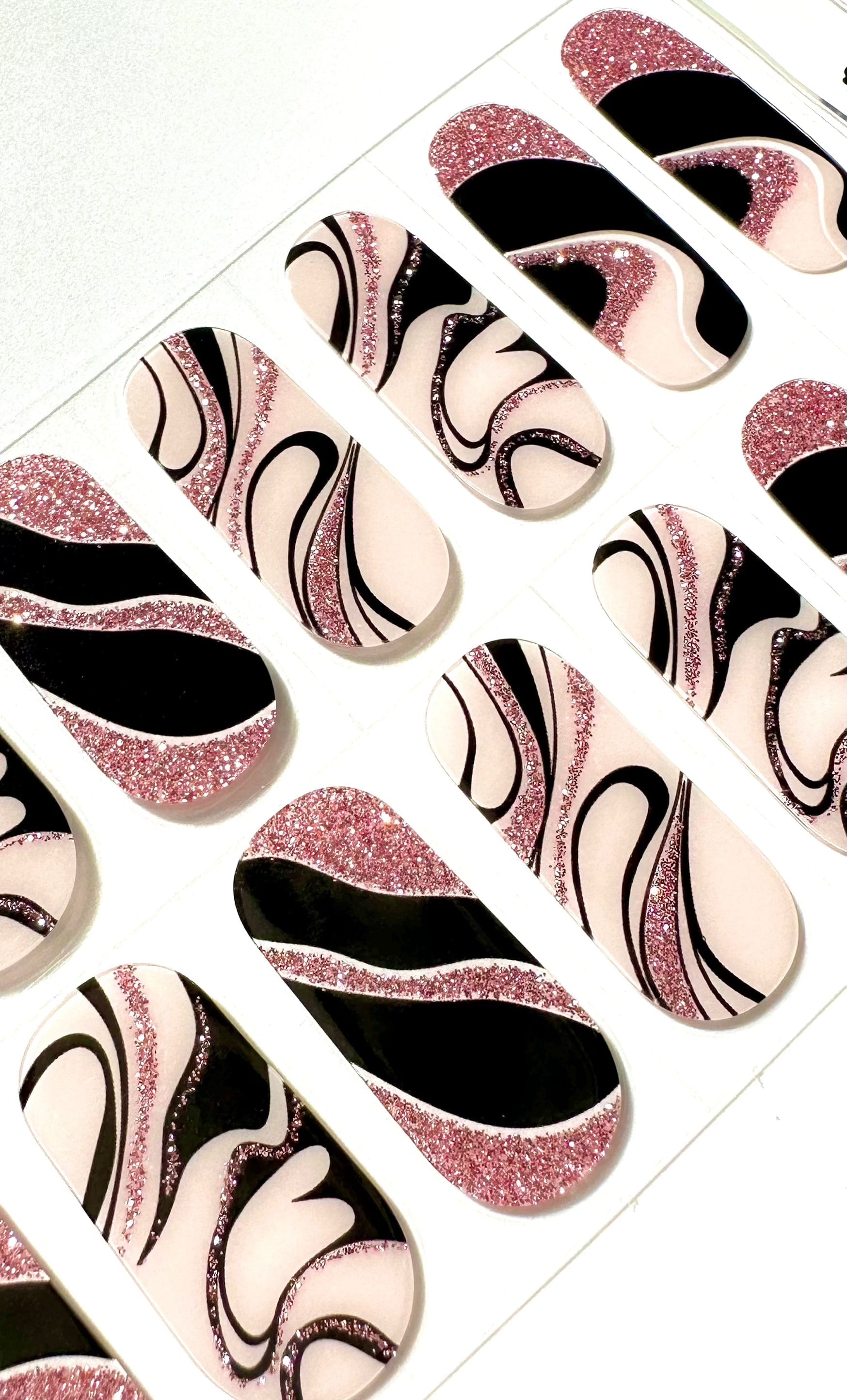 Holy Grail Nail Queen Of The Night - Gels