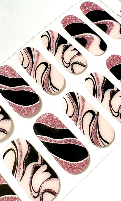 Holy Grail Nail Queen Of The Night - Gels