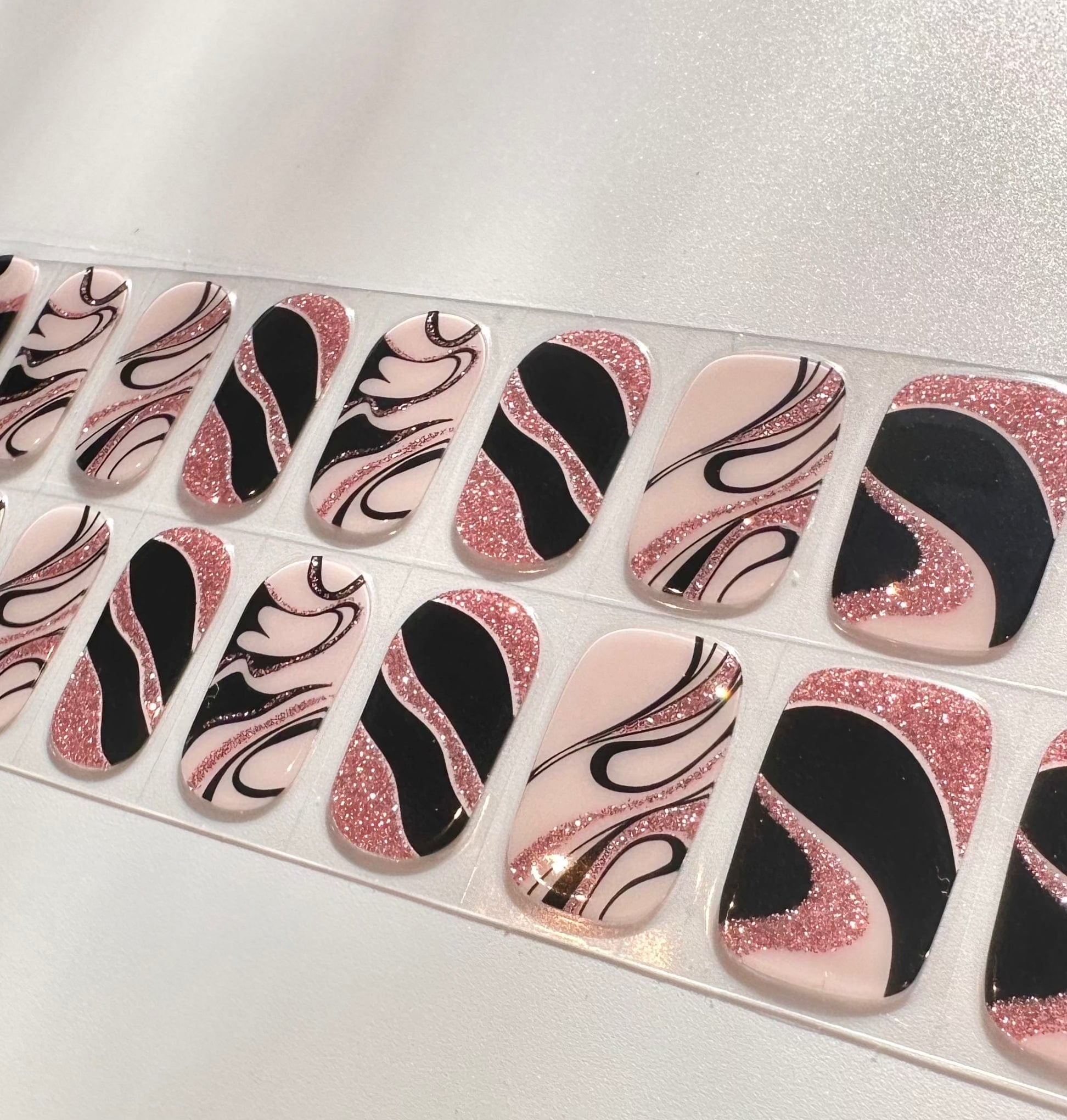 Holy Grail Nail Queen Of The Night - Gels